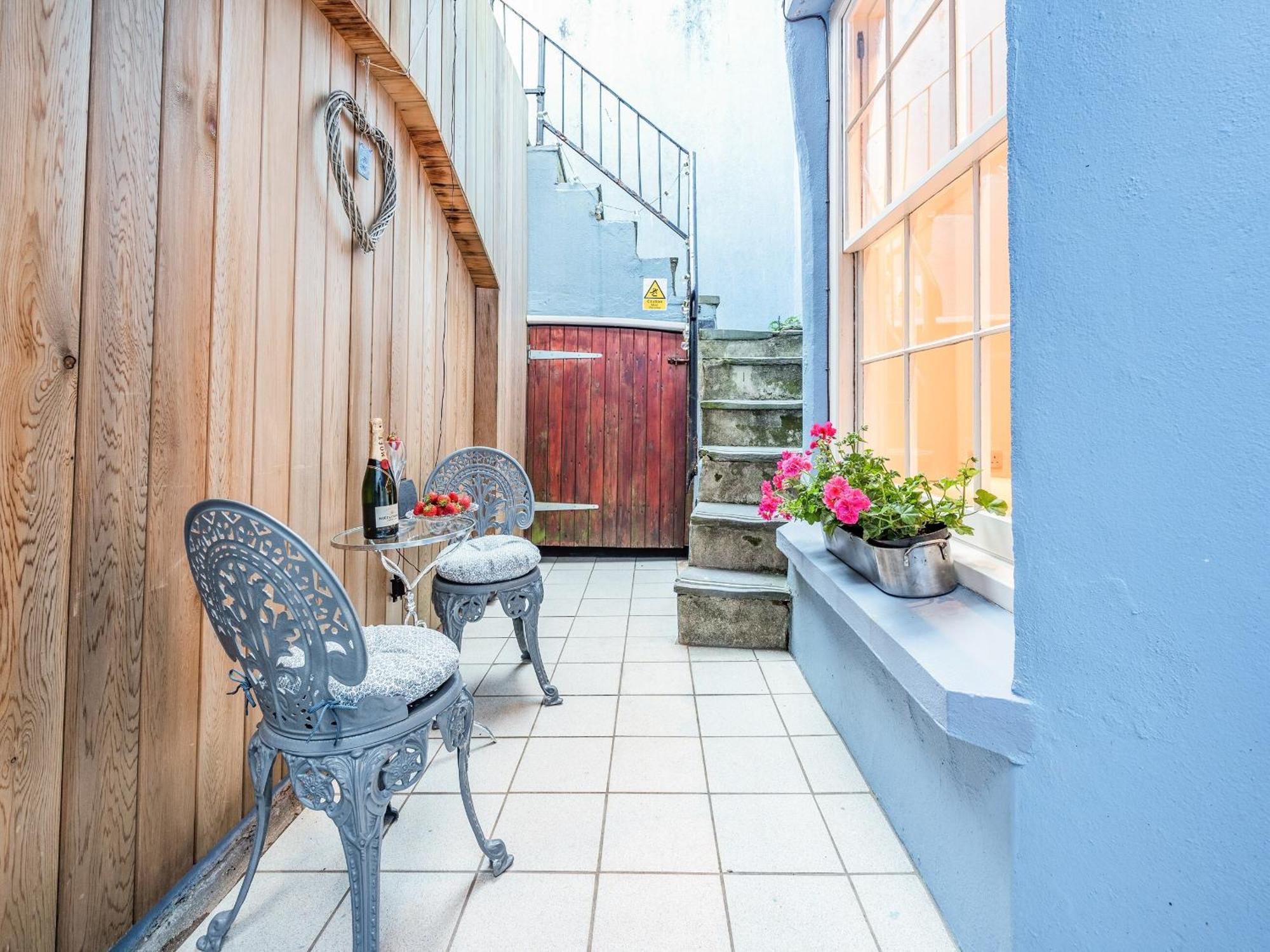 Villa Ocean Waves Tenby Exterior foto