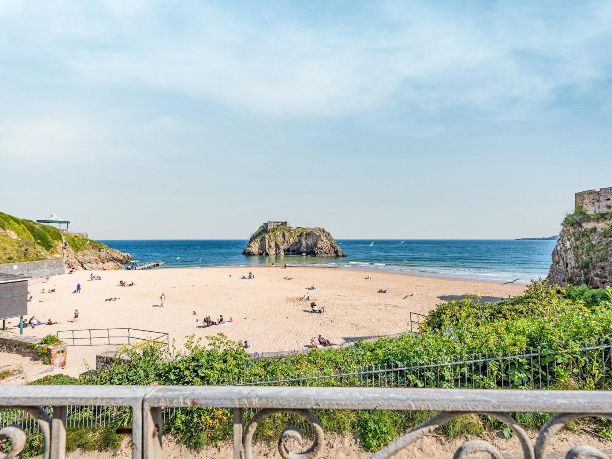 Villa Ocean Waves Tenby Exterior foto